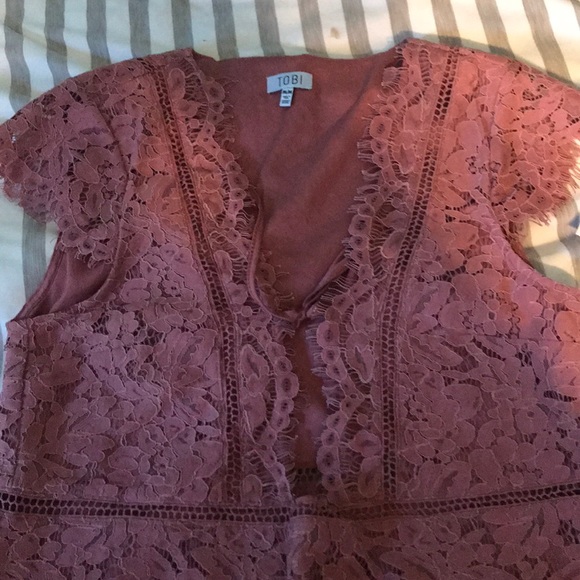 Rose lace dress - Picture 2 of 3